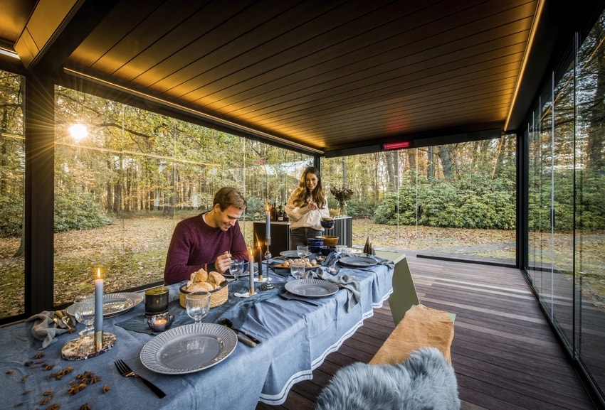 Terrasoverkapping in hout en aluminium? Bepalend voor de prijs van de Renson tuinkamer.